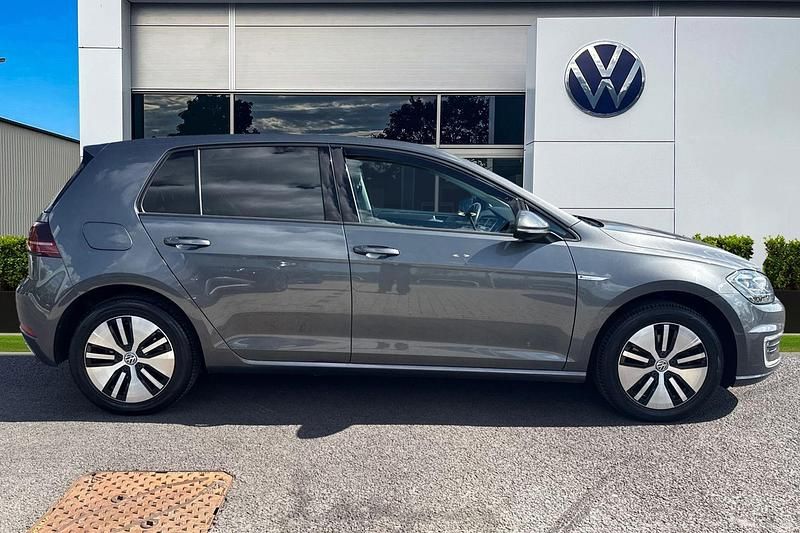 Usado VW e-Golf 99 kW (135 HP) 2020 Cinzento Citadino