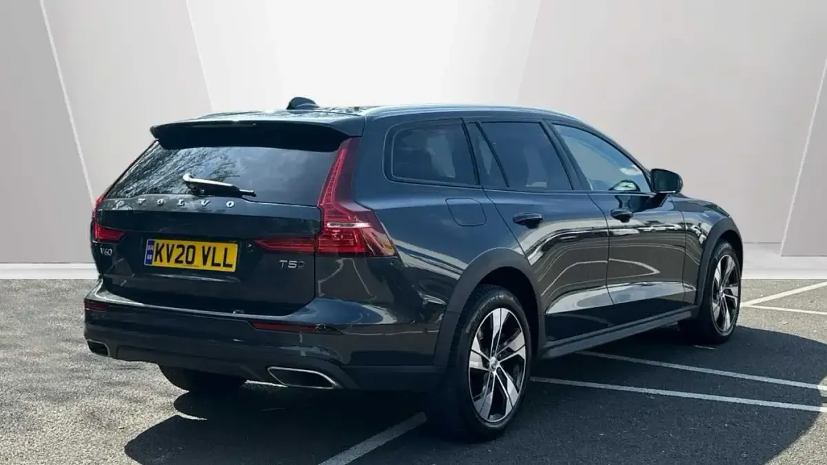 Used Volvo V60 CC Plus 247 HP (181 kW) 2020 Estate