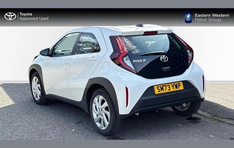 Used Toyota Aygo X PURE 72 HP (52 kW) 2023 White SUV