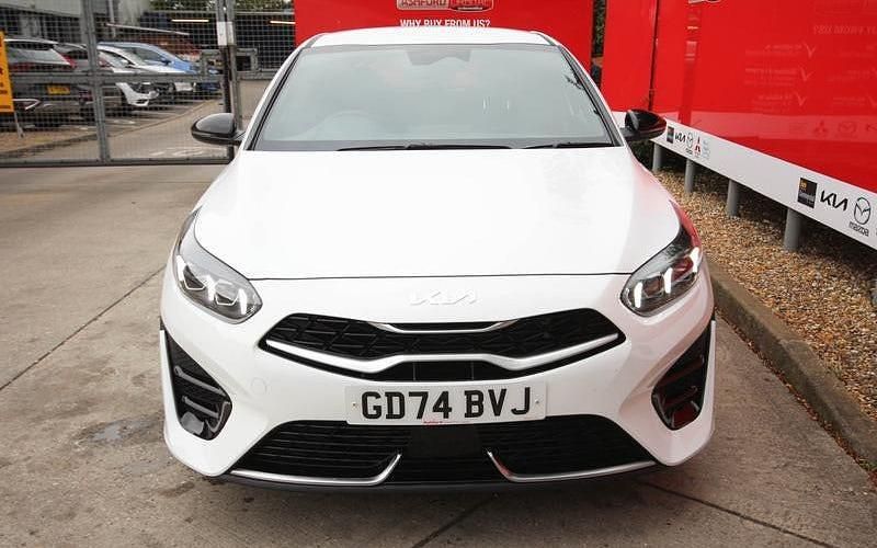 Usado Kia Ceed GT-Line 140 HP (102 kW) 2024 Branco Citadino