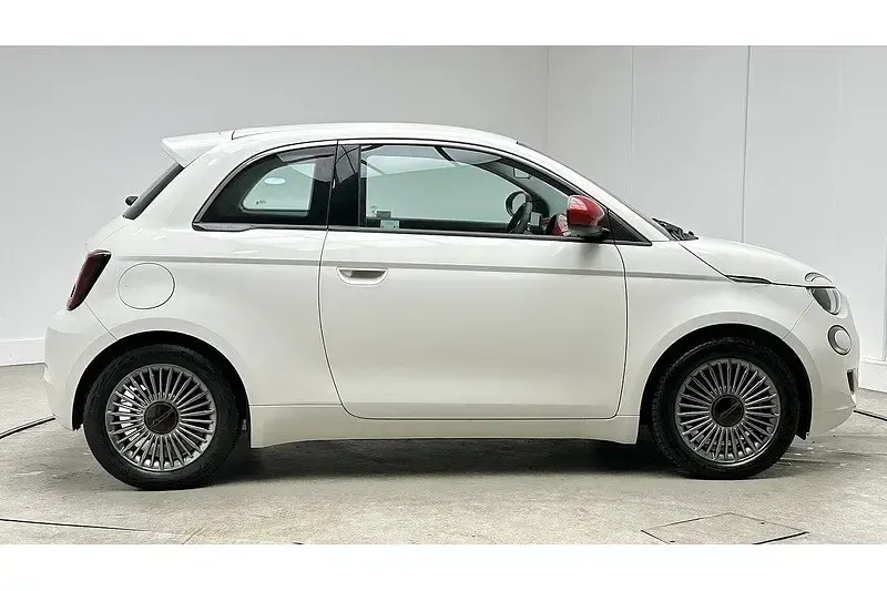 Used Fiat 500e Red 86 kW (118 HP) 2022 Ice white Hatchback