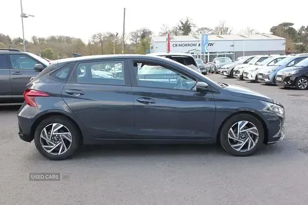 Used Hyundai i20 Advanced 100 HP (73 kW) 2025 Grey Hatchback