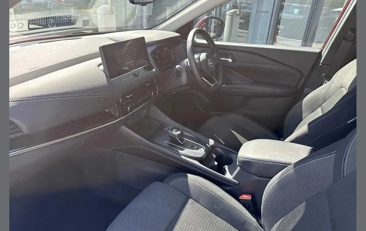 Used Nissan Qashqai N-Connecta 155 HP (114 kW) 2024 Red SUV