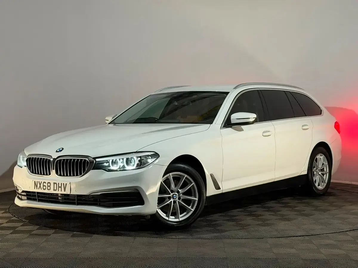 Used BMW 520 Executive 190 HP (139 kW) 2018 White Estate
