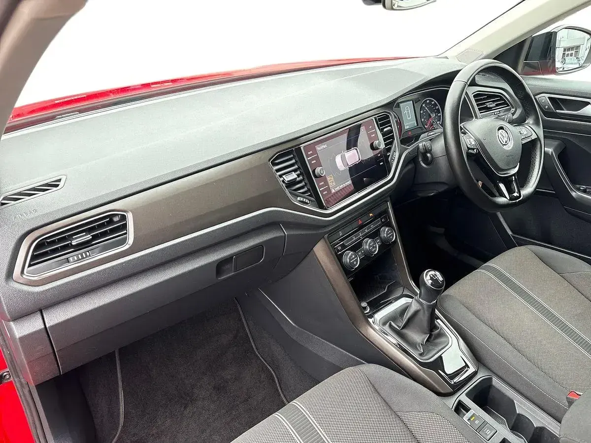 Used VW T-Roc SE 115 HP (84 kW) 2019 Red SUV