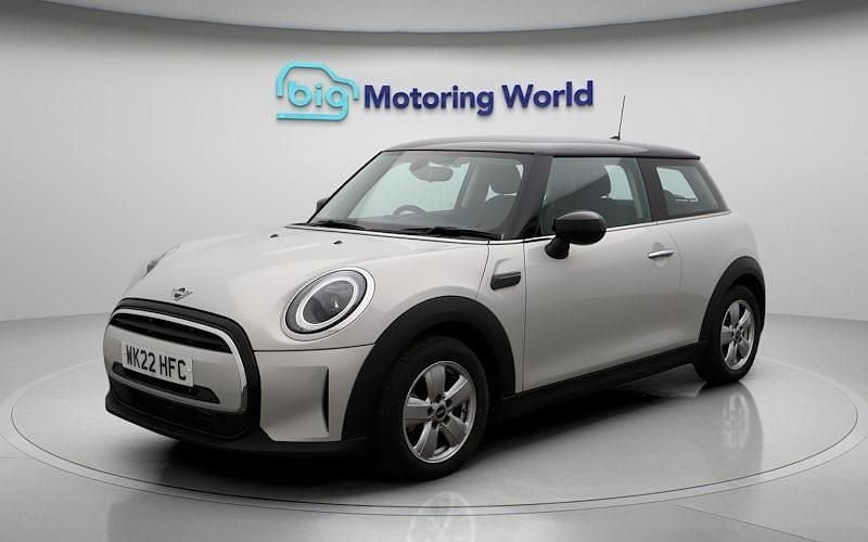 Begagnad Mini Cooper Classic 136 HK (100 kW) 2022 Silver Halvkombi