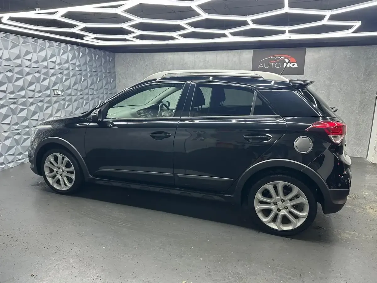 Używany Hyundai i20 Active 2016 Czarny Hatchback