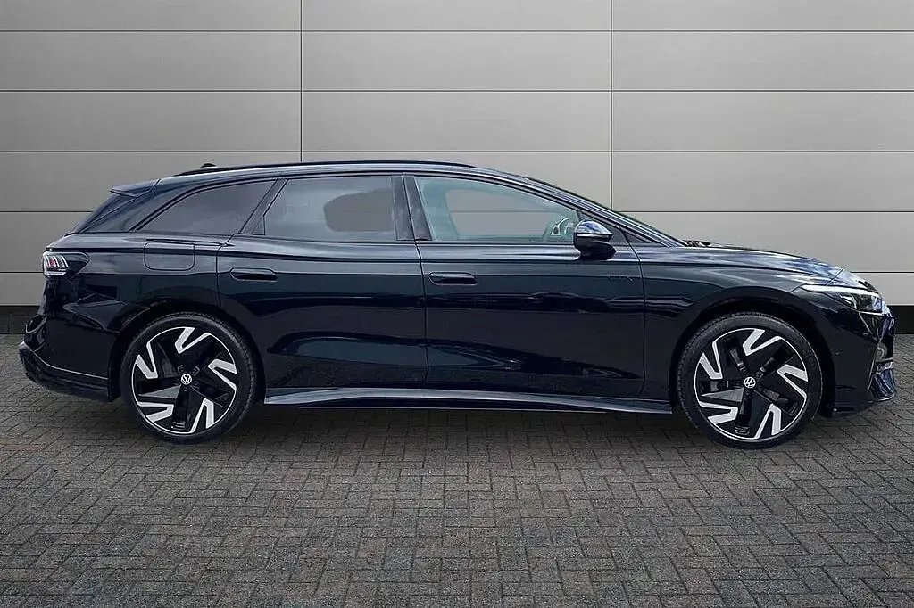 New VW ID.7 GTX 250 kW (340 HP) 2026 Grenadilla black Estate