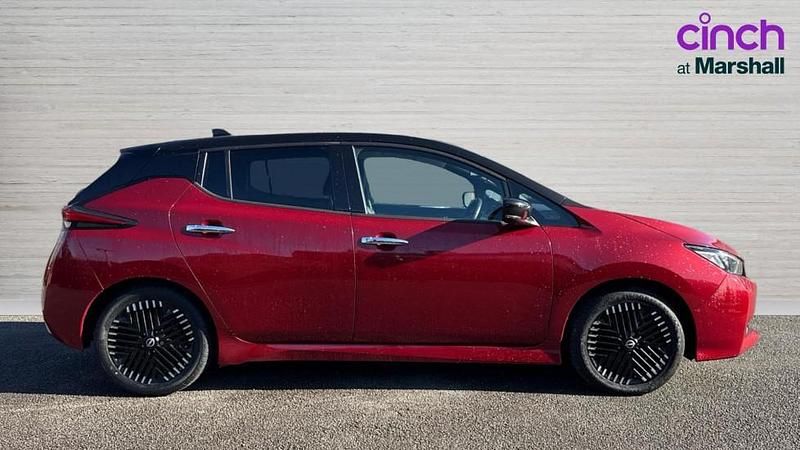 Used Nissan Leaf N-Connecta 110 kW (150 HP) 2022 Red Hatchback