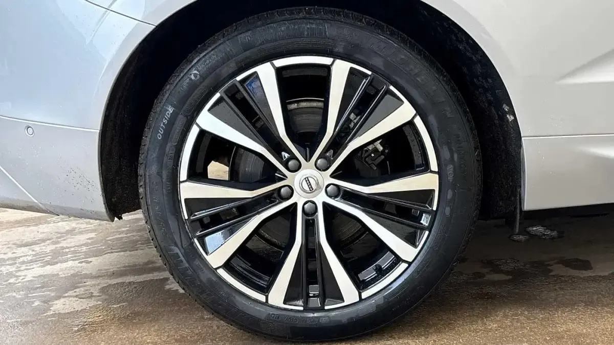 Usado Volvo XC60 Ultra 247 HP (181 kW) 2025 Prateado SUV