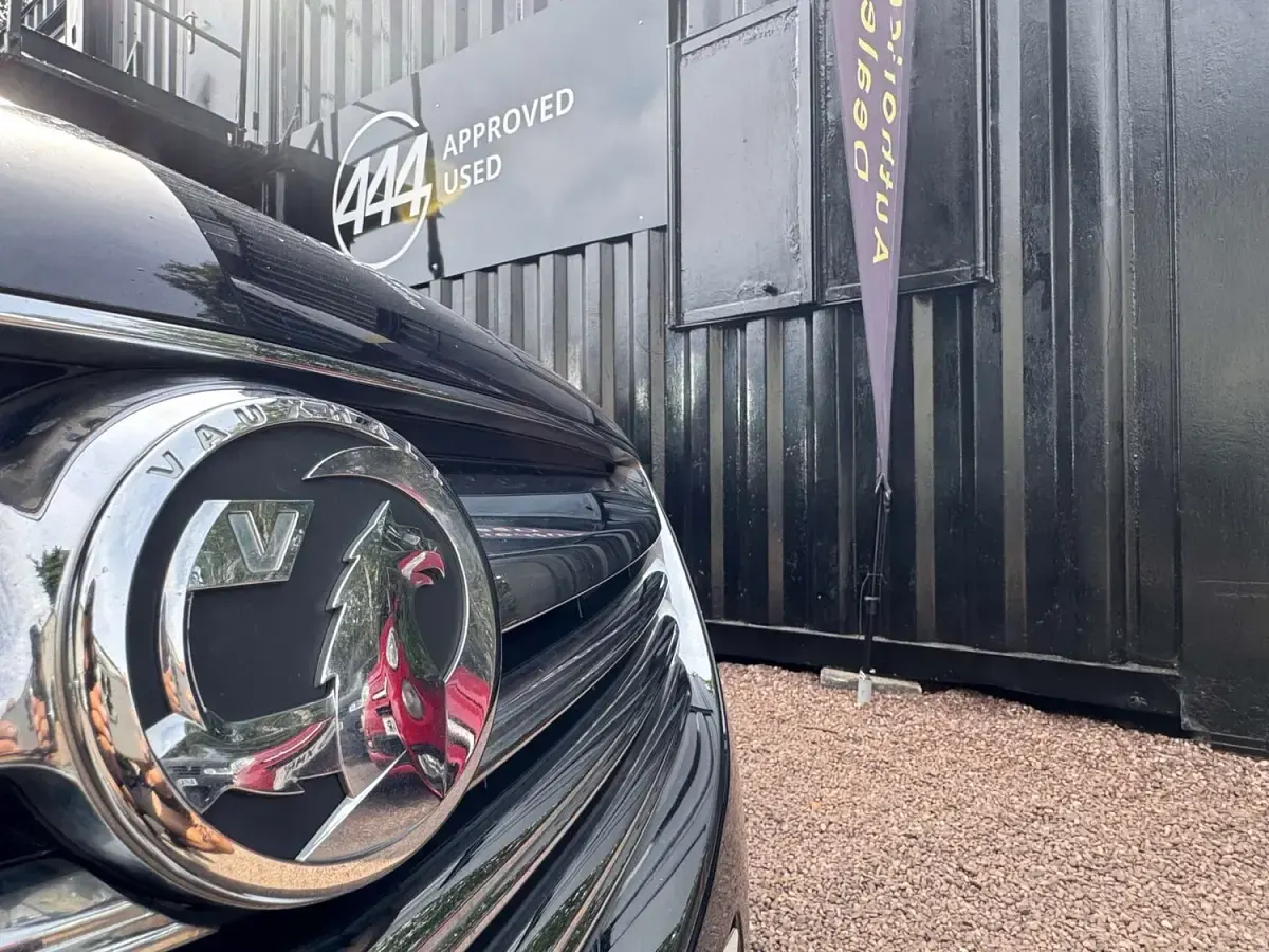 Used Vauxhall Insignia SRi 163 HP (119 kW) 2014 Black Hatchback
