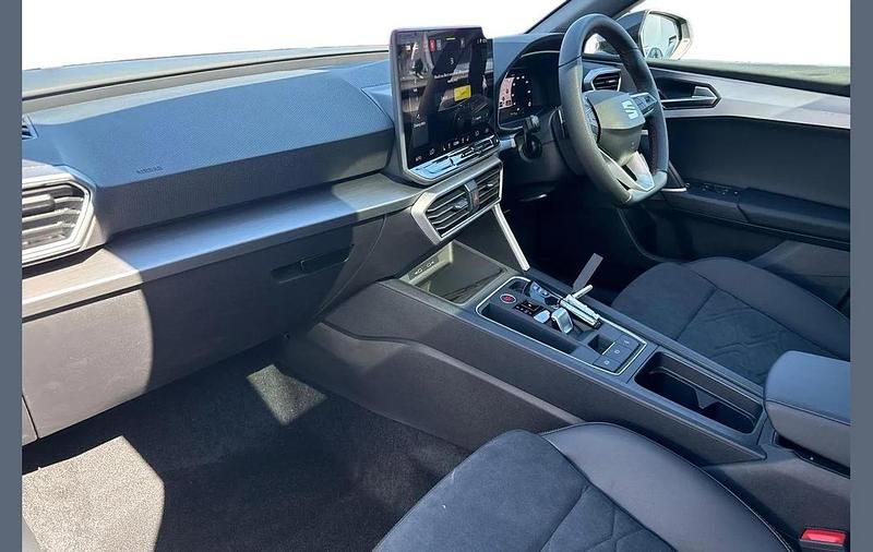 New Seat Leon Black Edition 147 HP (108 kW) 2025 Black Hatchback