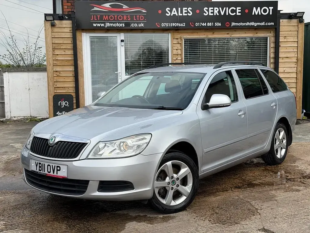 Begagnad Skoda Octavia SE 2011 Silver Kombi
