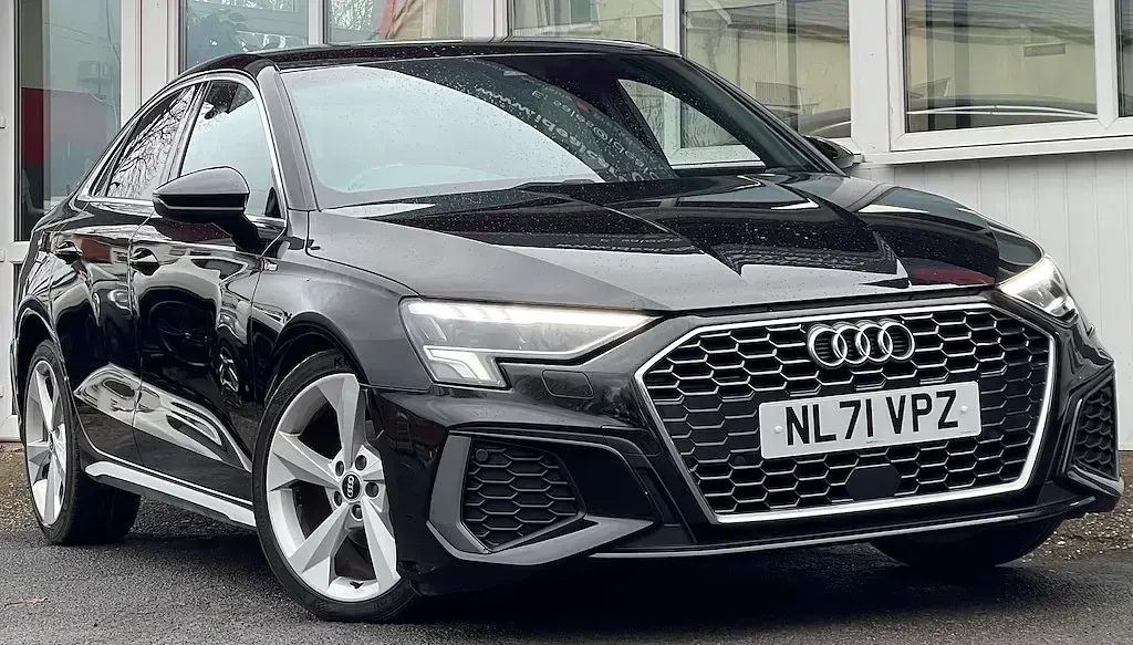 Używany Audi A3 S-Line 150 KM (110 kW) 2021 Czarny Sedan/Limuzyna