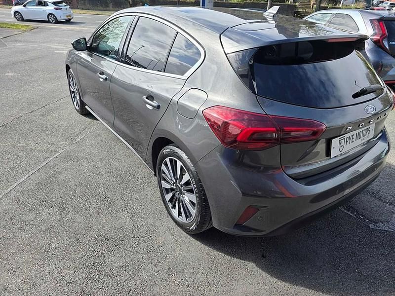 Używany Ford Focus Titanium 2024 Szary Hatchback