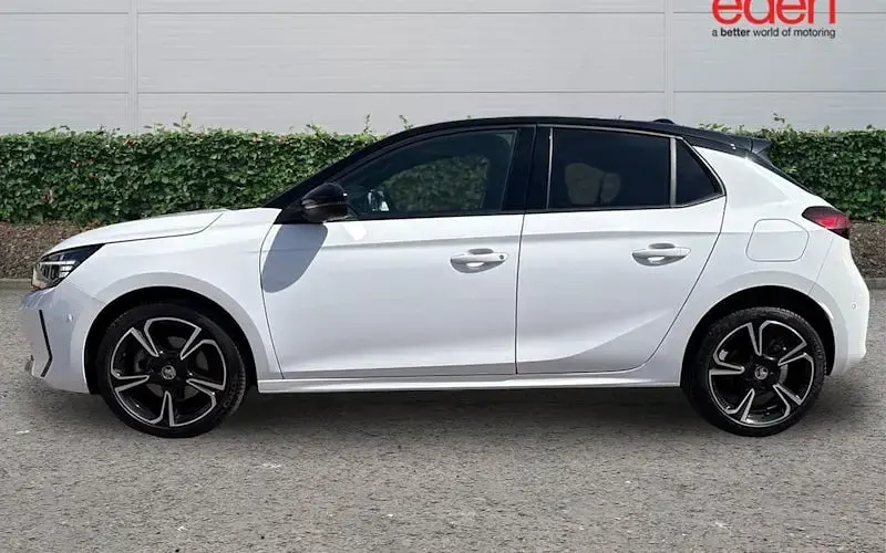Used Vauxhall Corsa Ultimate 101 HP (74 kW) 2024 White Hatchback