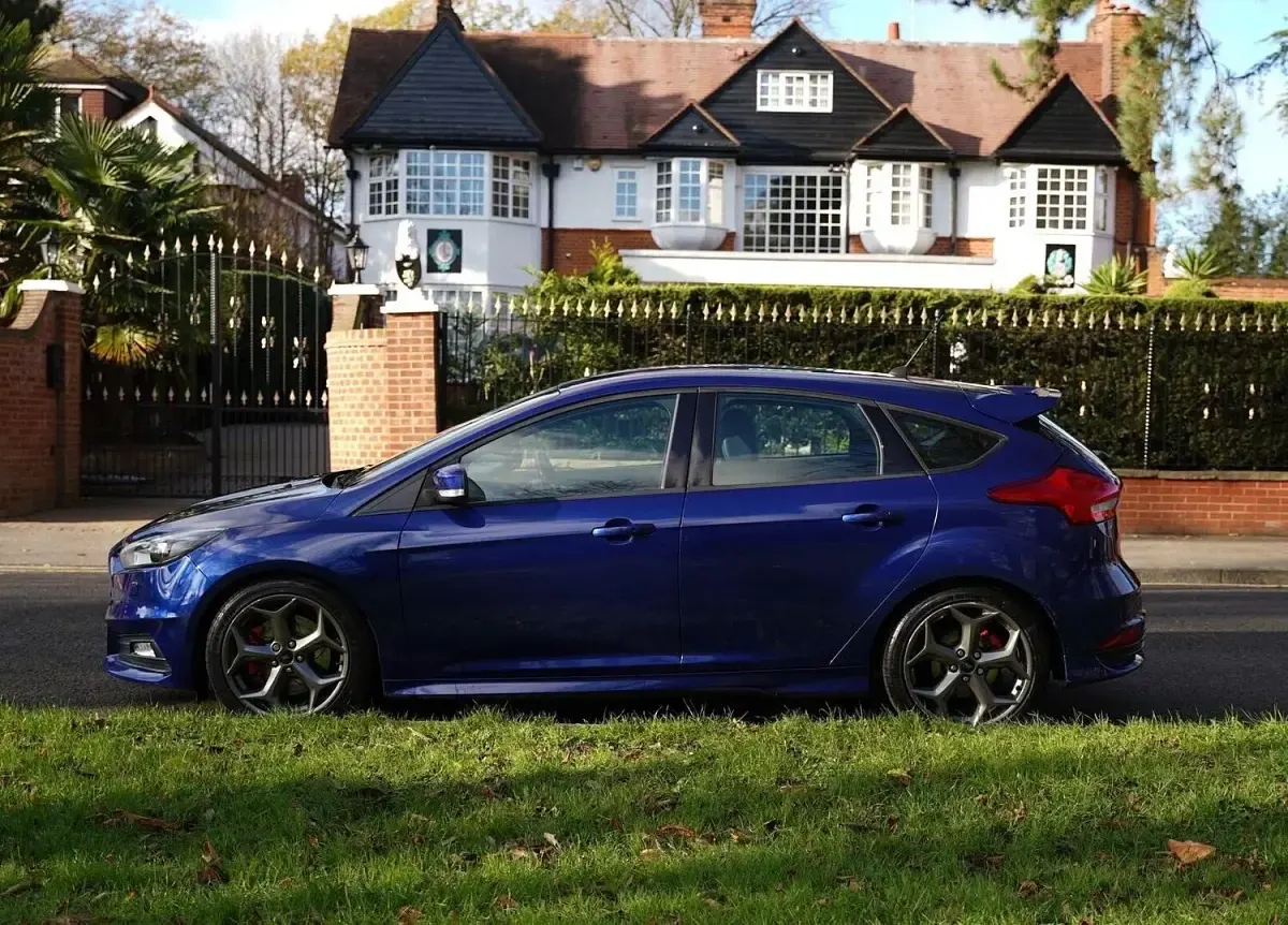 Used Ford Focus ST 185 HP (136 kW) 2016 Blue Hatchback