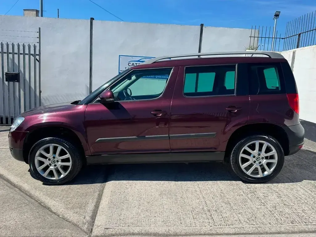 Used Skoda Yeti Elegance 140 HP (102 kW) 2013 Maroon SUV