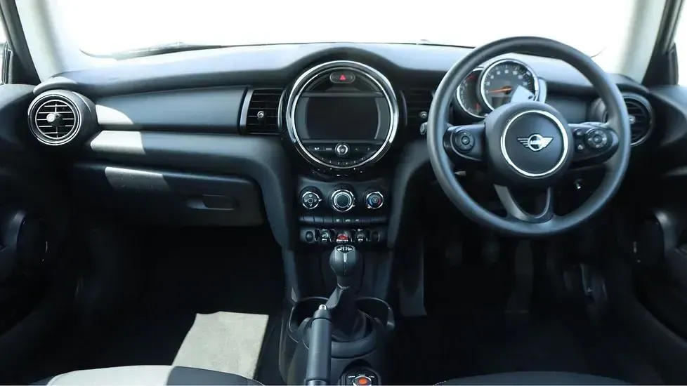 Used Mini ONE Classic 101 HP (74 kW) 2019 White Hatchback