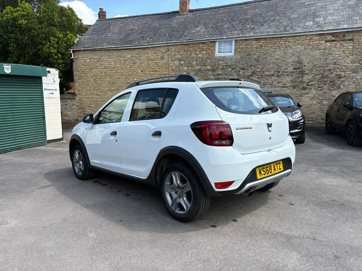 Begagnad Dacia Sandero Essentiel 90 HK (66 kW) 2018 Vit Halvkombi