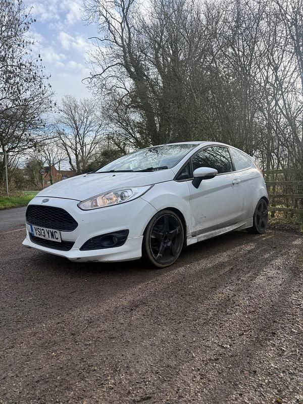 Used Ford Fiesta Sport 95 HP (69 kW) 2013 White Hatchback