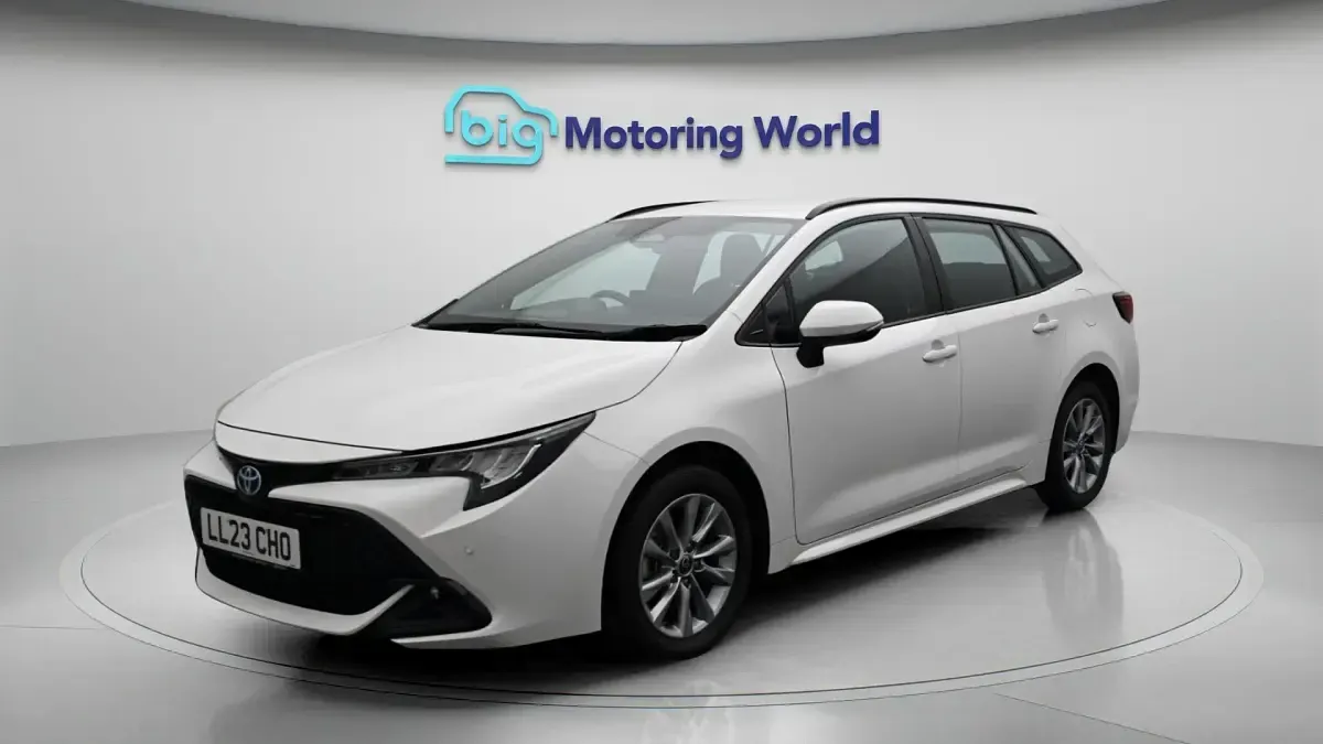 Used Toyota Corolla 140 HP (102 kW) 2023 White Estate