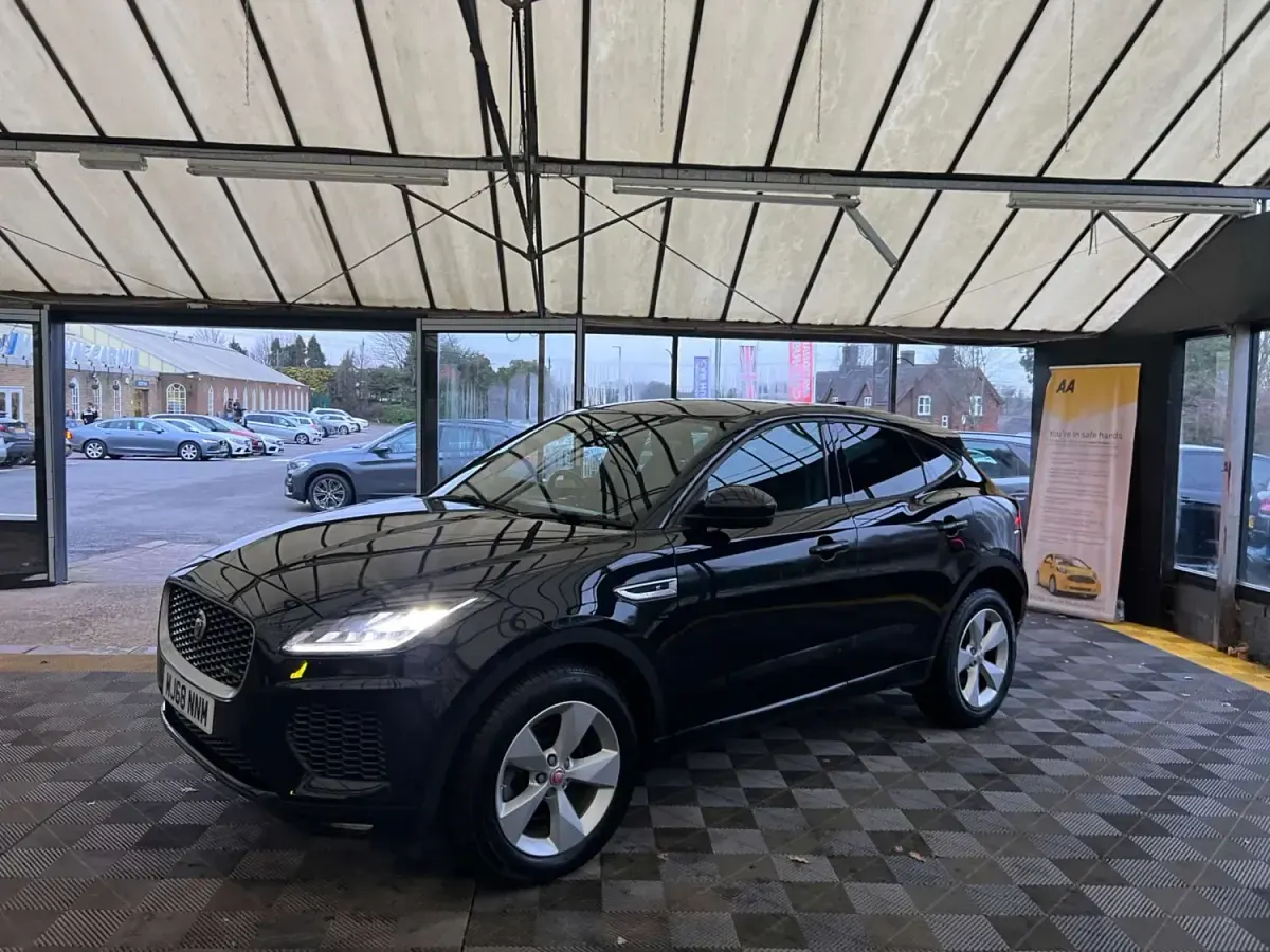 Begagnad Jaguar E-Pace R-Dynamic 150 HK (110 kW) 2018 Svart SUV