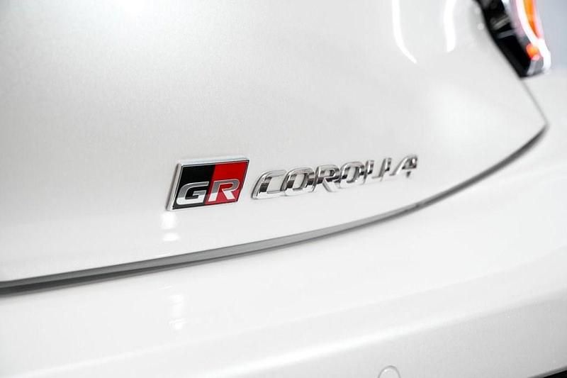 Used Toyota Corolla 304 HP (223 kW) 2023 White Hatchback