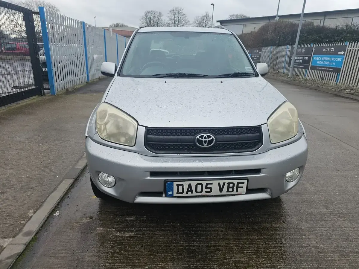 Used Toyota RAV4 147 HP (108 kW) 2005 Silver SUV