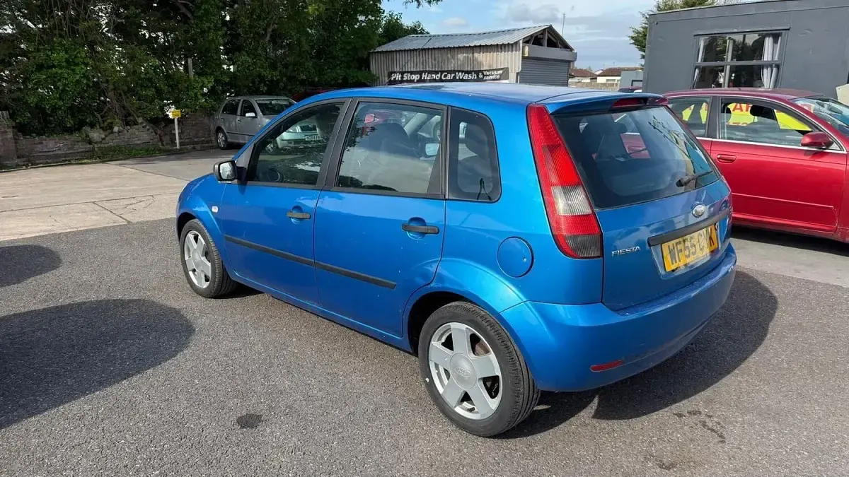 Used Ford Fiesta Zetec 79 HP (58 kW) 2005 Blue Hatchback