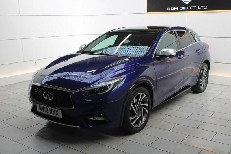 Used Infiniti Q30 Luxe 122 HP (89 kW) 2019 Blue Hatchback