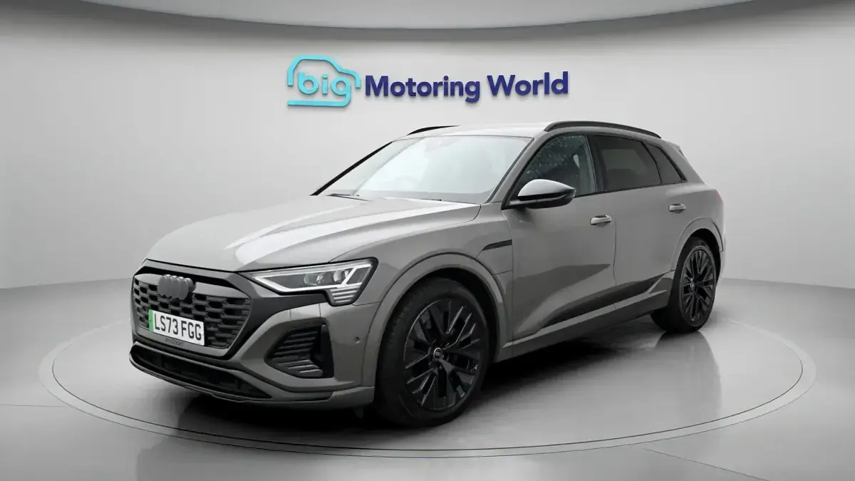 Usado Audi Q8 e-tron Black Edition 300 kW (408 HP) 2023 Cinzento SUV