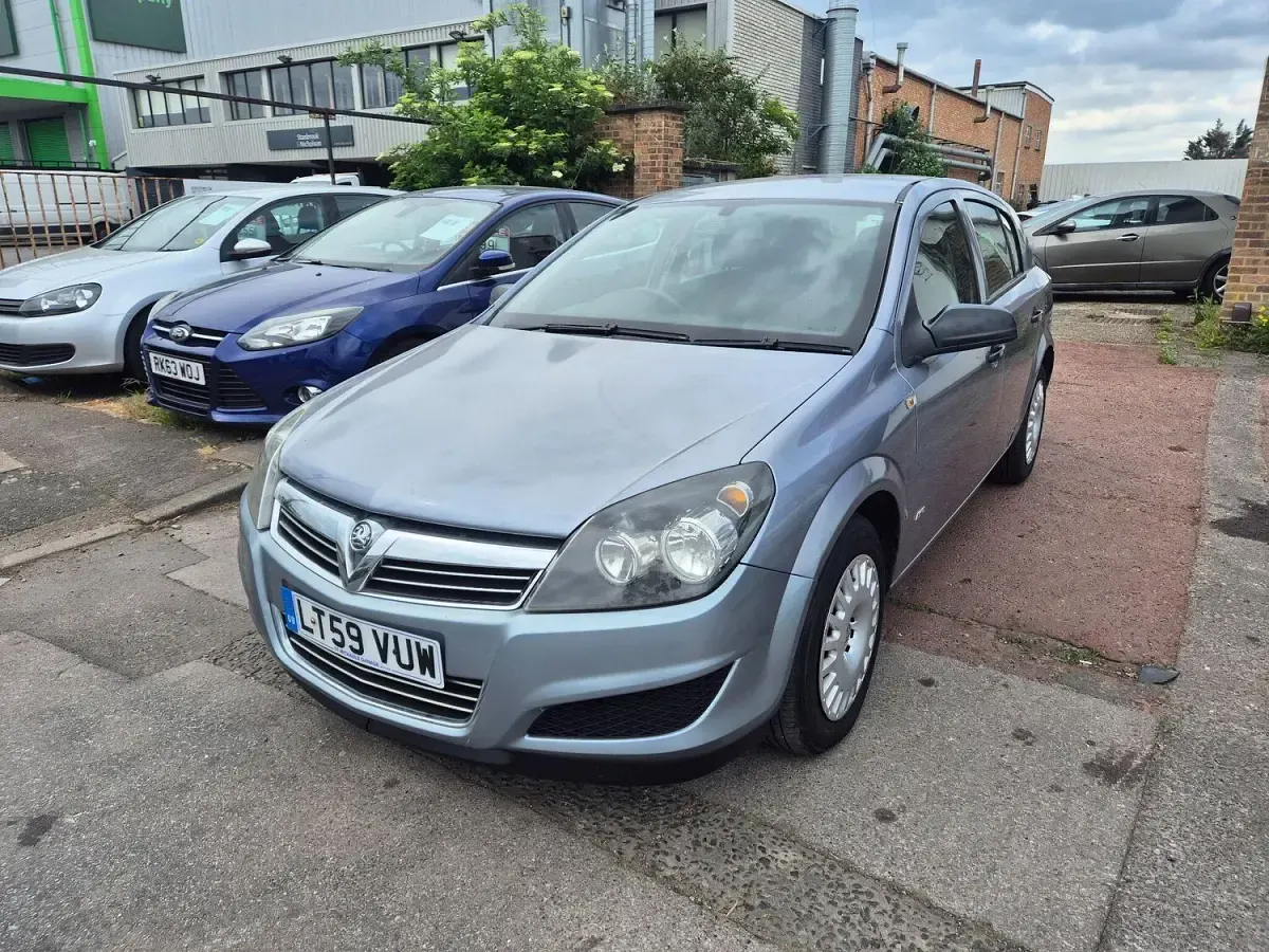 Used Vauxhall Astra 138 HP (101 kW) 2009 Silver Hatchback