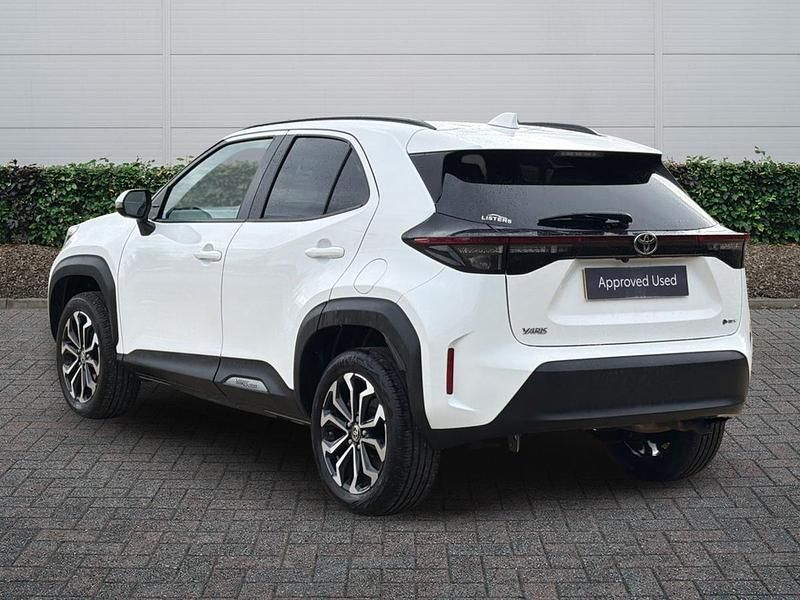 Used Toyota Yaris Hybrid Design 2024 White Hatchback
