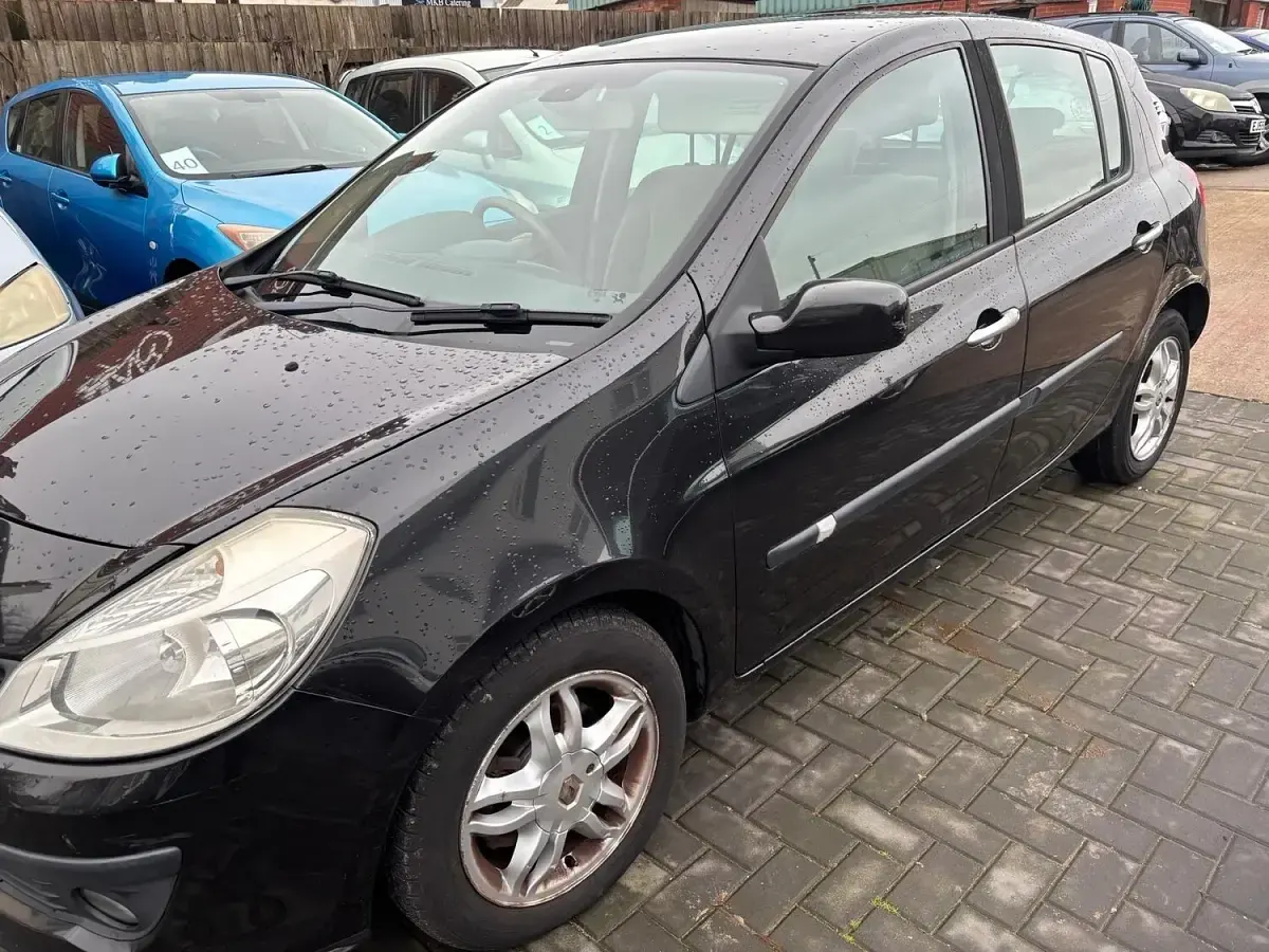 Used Renault Clio II Privilege 2007 Black Hatchback