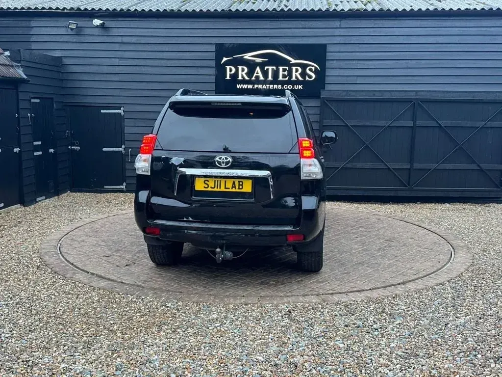 Used Toyota Land Cruiser 190 HP (139 kW) 2011 Black SUV
