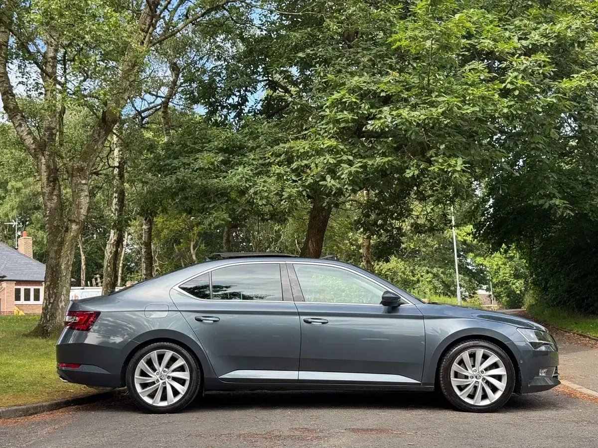 Used Skoda Superb LAURIN & KLEMENT 280 HP (205 kW) 2018 Grey Hatchback