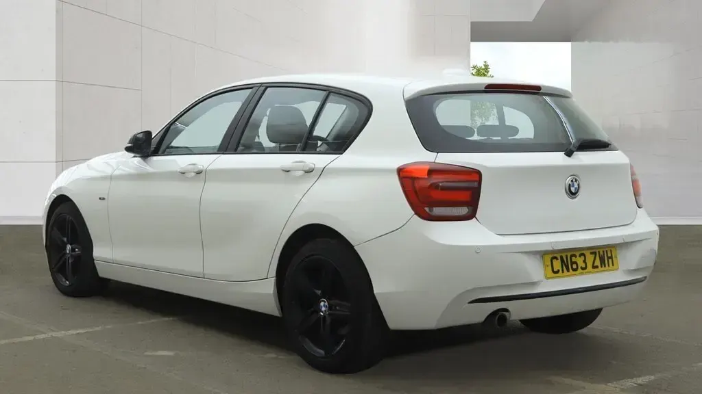Used BMW 116 Sport Line 2013 White Hatchback