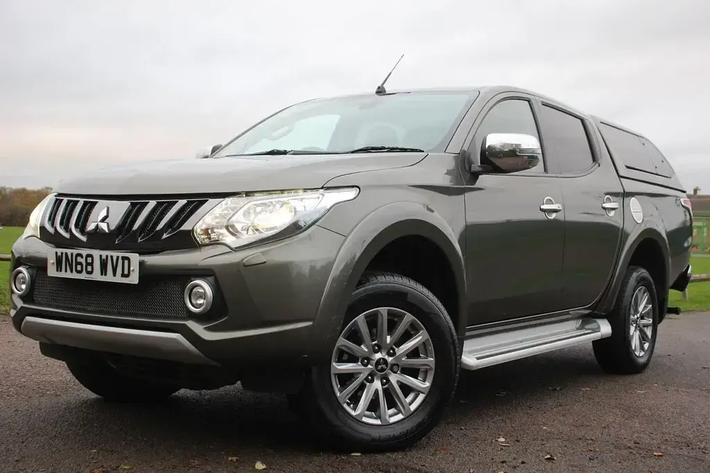 Used Mitsubishi L200 2018 Green Pickup