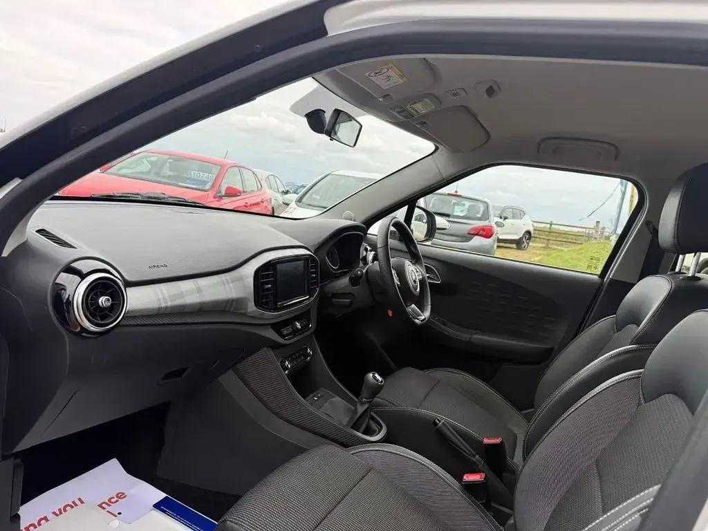 Used MG MG3 Exclusive 106 HP (77 kW) 2024 White Hatchback