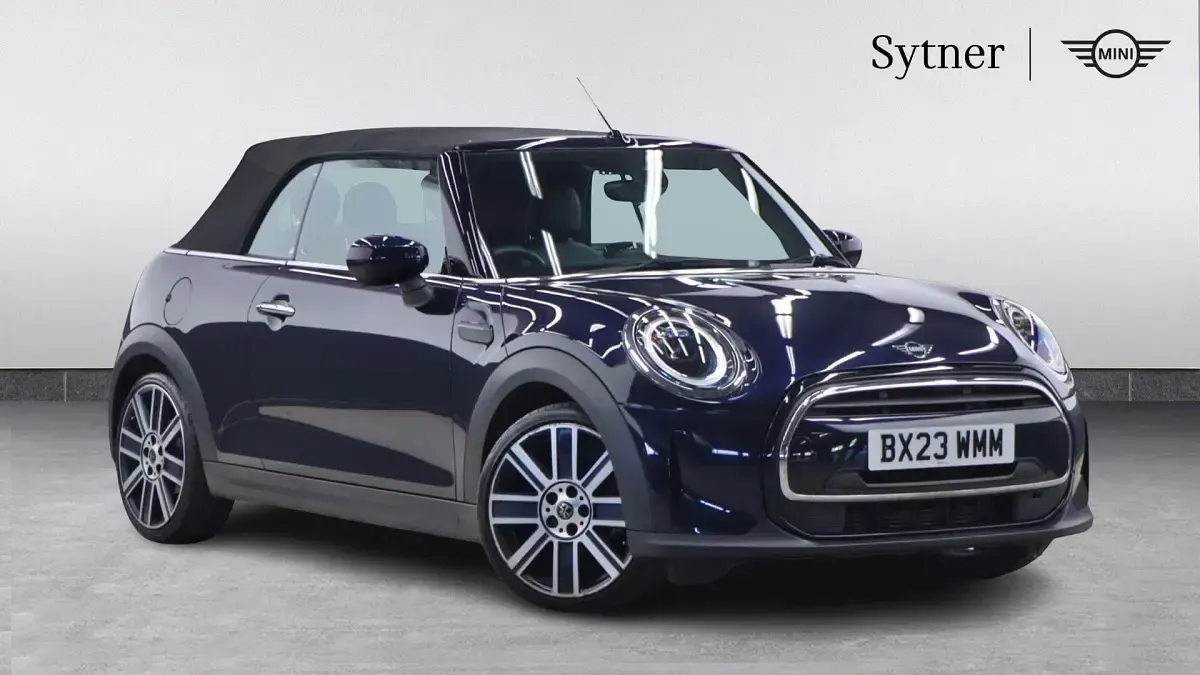 Usado Mini Cooper Exclusive 134 CV (98 kW) 2023 Negro Utilitario