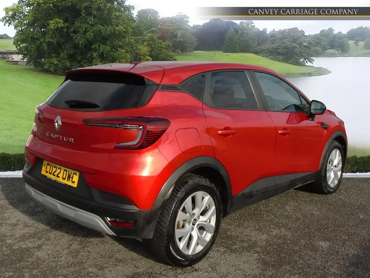 Used Renault Captur Iconic 89 HP (65 kW) 2022 Red SUV