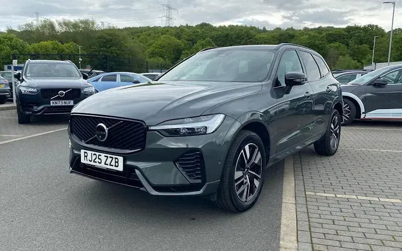 Used Volvo XC60 Plus 250 HP (183 kW) 2024 Green SUV