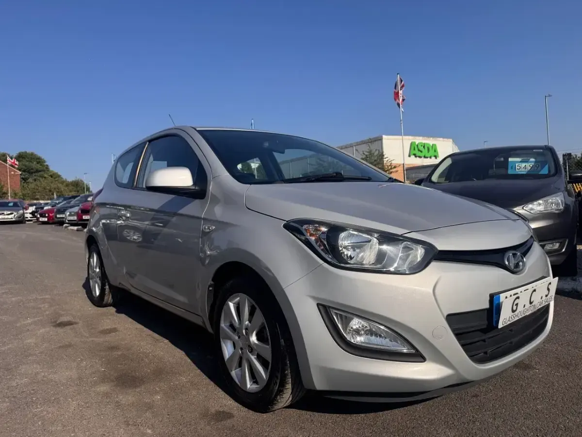 Used Hyundai i20 Active 84 HP (61 kW) 2015 Silver Hatchback