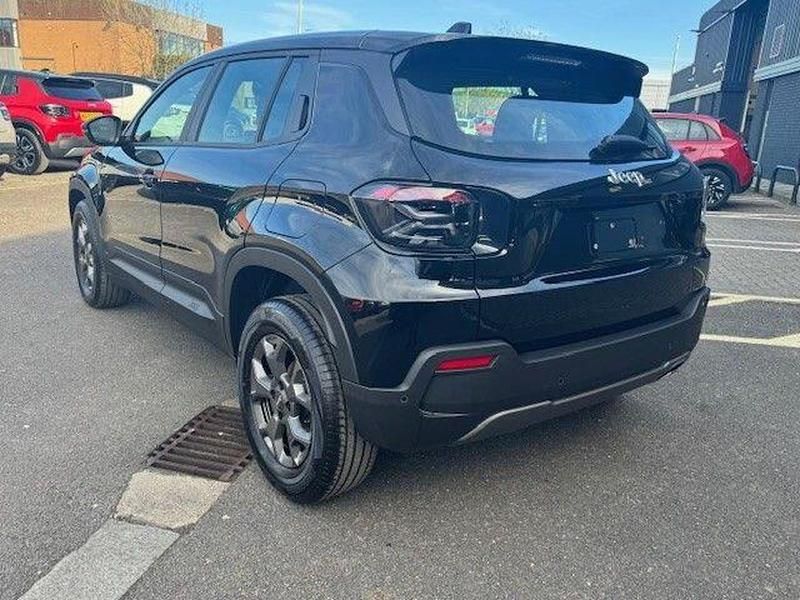 Ny Jeep Avenger Altitude 101 HK (74 kW) 2025 Svart SUV
