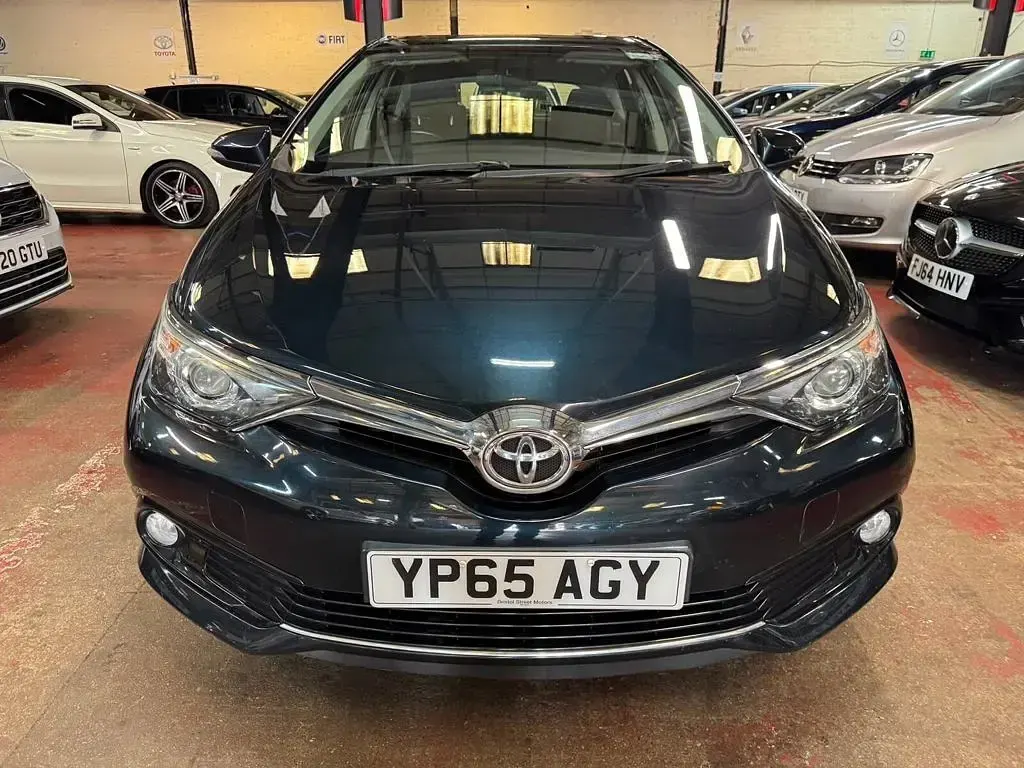 Used Toyota Auris Business Edition 116 HP (85 kW) 2015 Hatchback