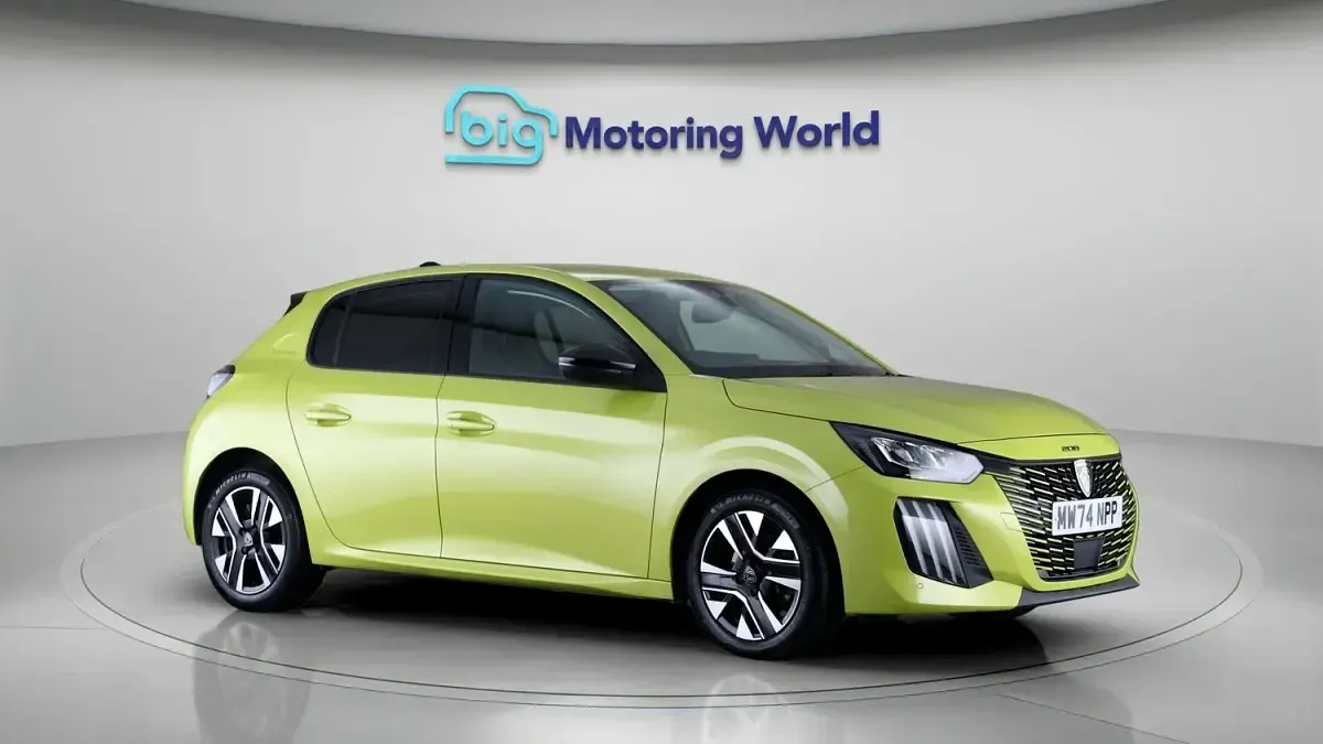Used Peugeot 208 Allure 101 HP (74 kW) 2024 Hatchback