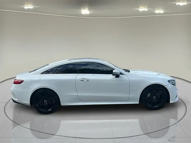 Gebraucht Mercedes E220 AMG Line Premium 2018 Weiß Coupé