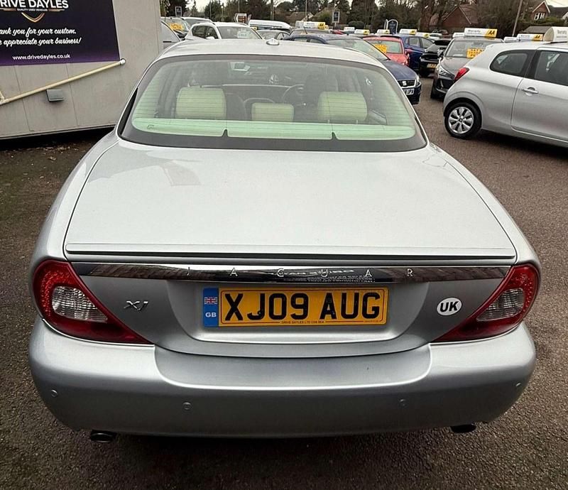 Used Jaguar XJ 340 HP (250 kW) 2019 Grey Sedan