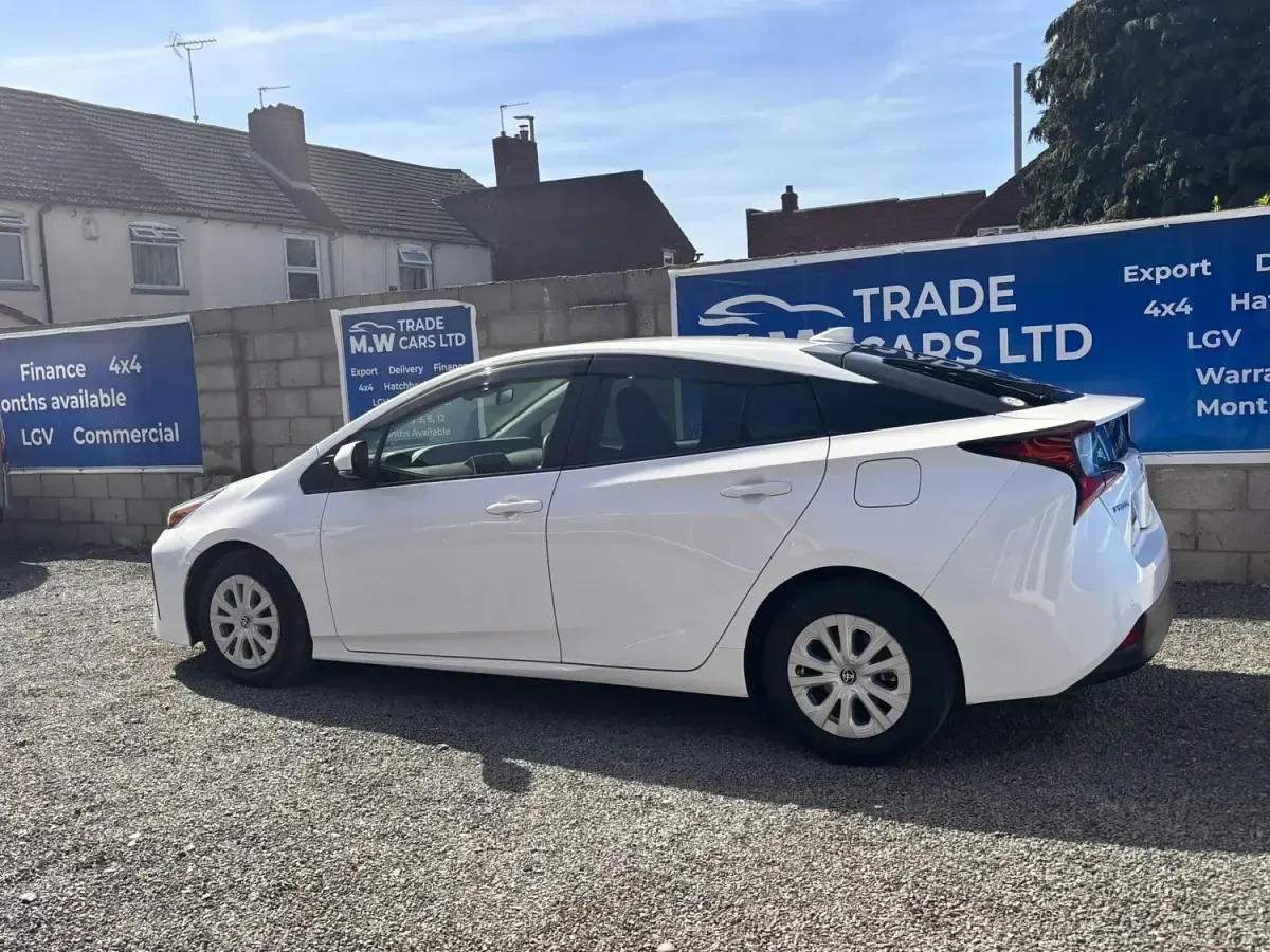 Usado Toyota Prius Business Edition 140 CV (102 kW) 2026 Blanco Utilitario